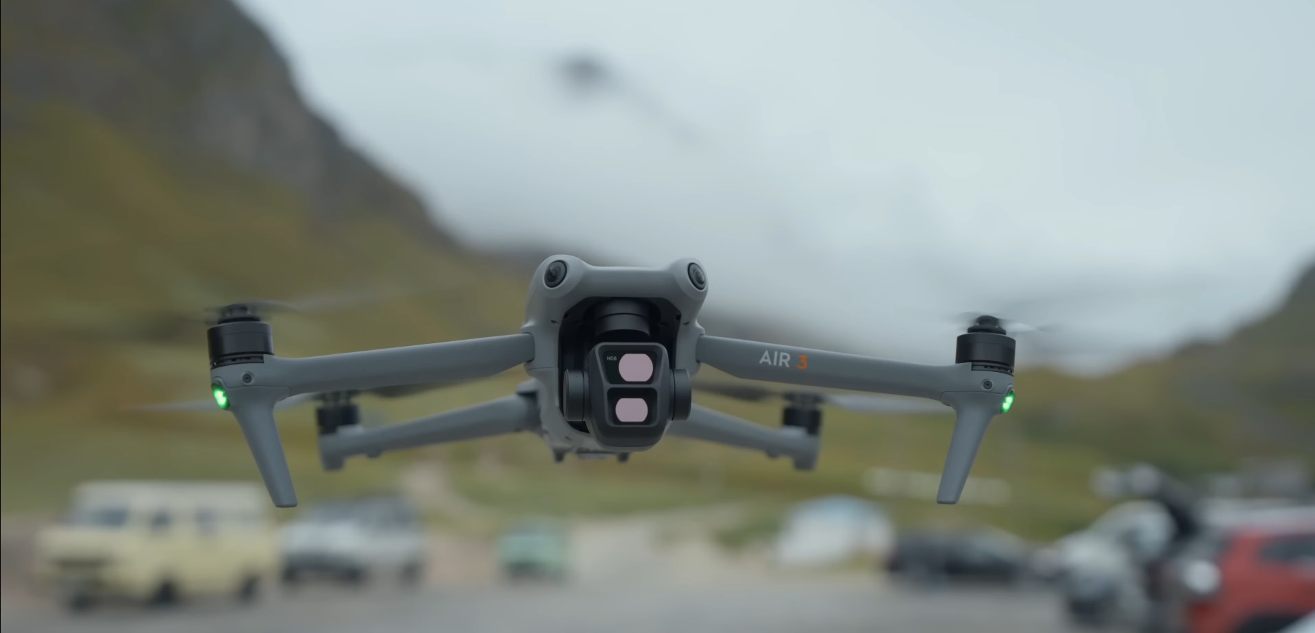 Le DJI Air 3 peut atteindre une vitesse maximale de 19 m/s (68,4 km/h) en mode Sport