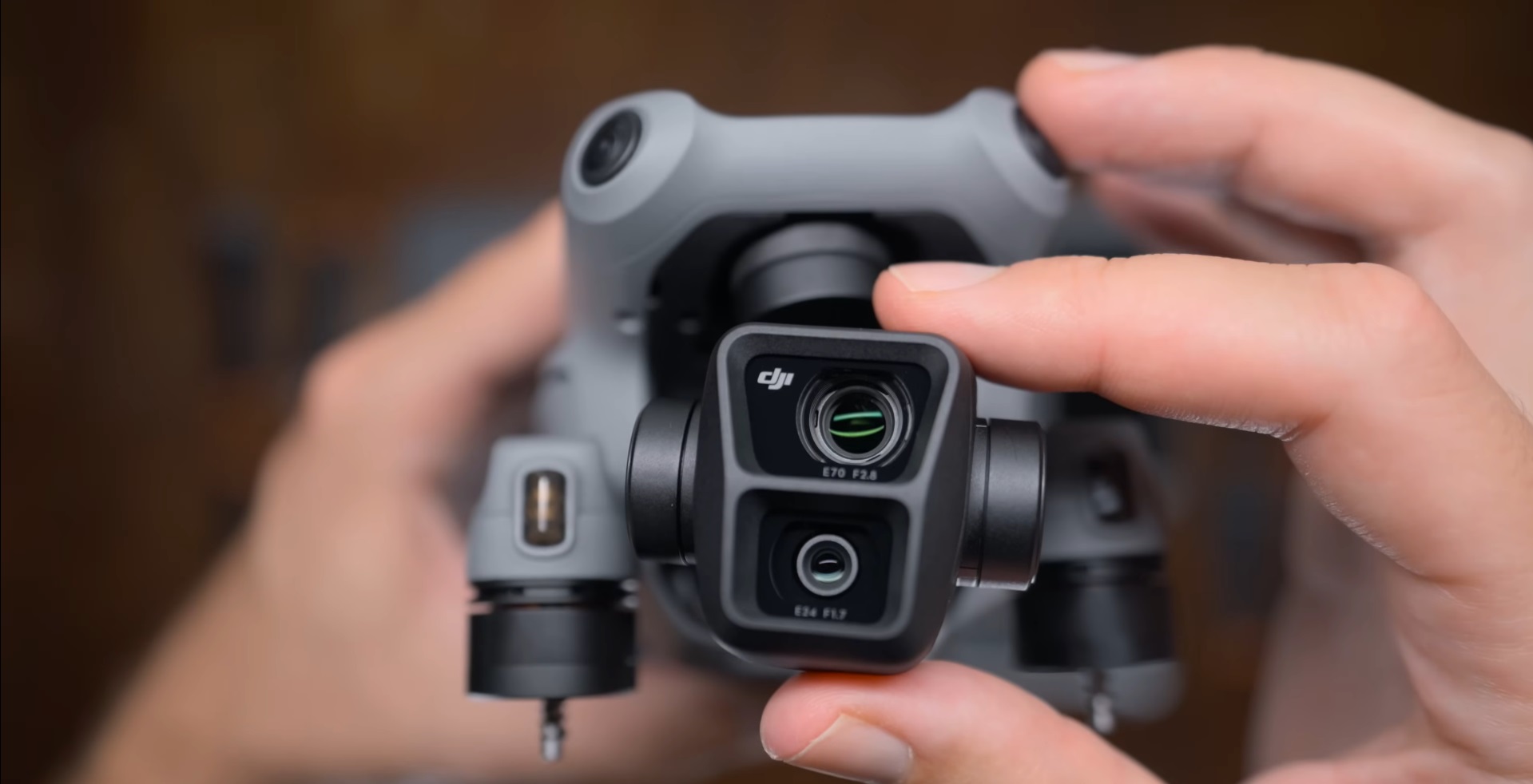 Les deux caméras du DJI Air 3 offrent une résolution photo de 12 MP ou 48 MP au choix, ainsi que des résolutions vidéo en 4K jusqu’à 100 ips et en FHD jusqu’à 200 ips.