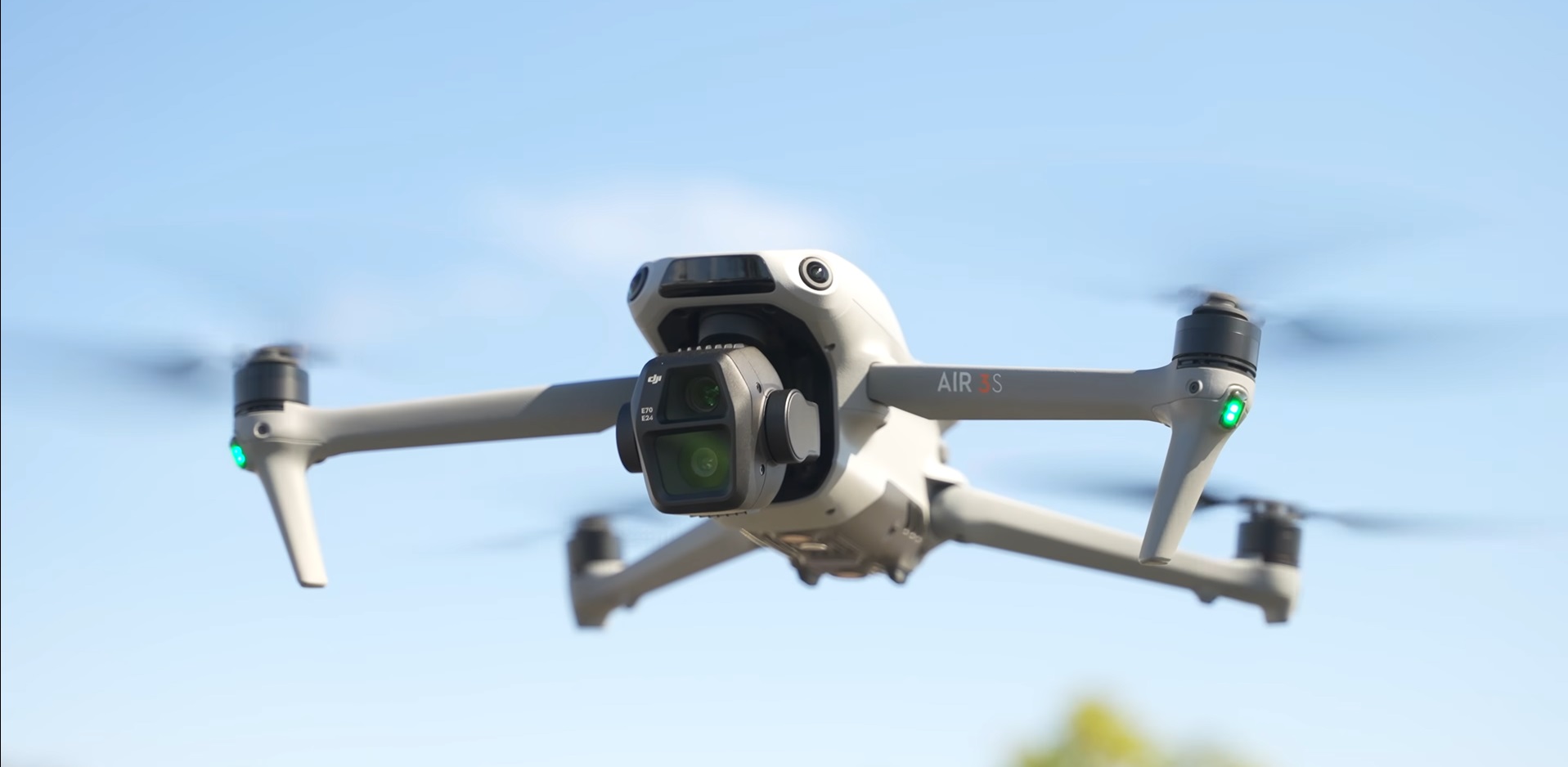 En cas de perte de signal avec la radiocommande ou de niveau de batterie critique, le DJI Air 3S active automatiquement le retour au point de départ