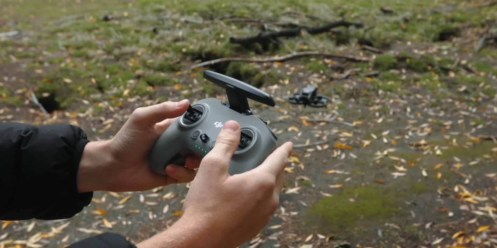 Le DJI FPV Remote Controller 3 reprend le design éprouvé des manettes de consoles