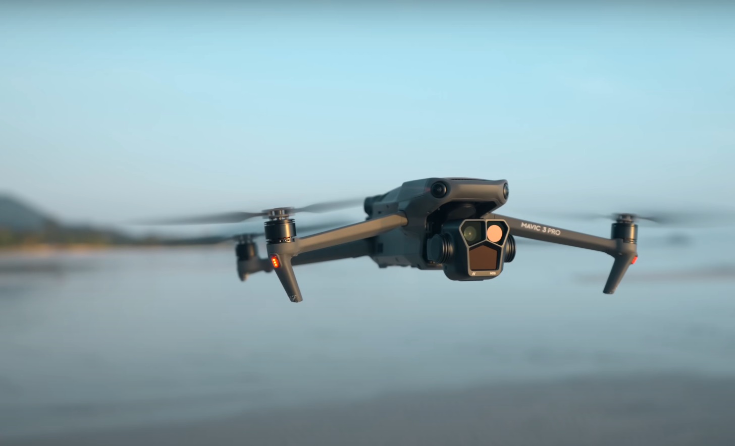 DJI Mavic 3 Pro : comptez sur une autonomie de vol d'environ 40 minutes.