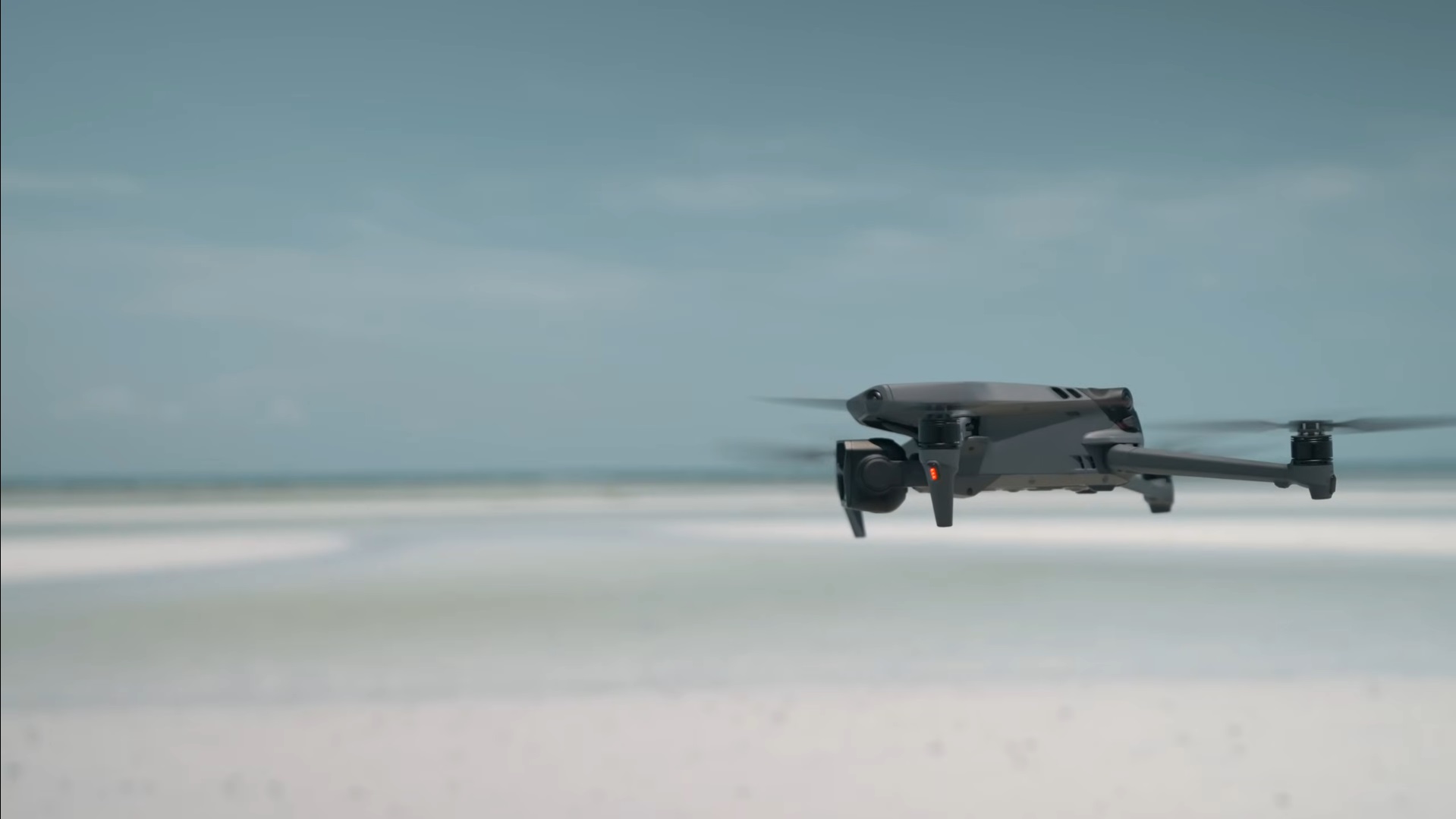 Le Mavic 3 Pro est muni de capteurs capables de détecter les obstacles dans toutes les directions.